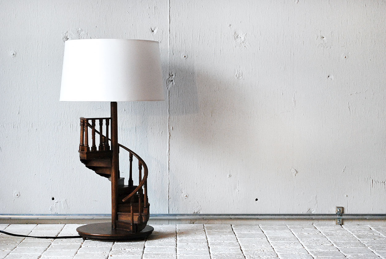 Spiral Desk Light | 世界のラグと照明を提案するorbitex